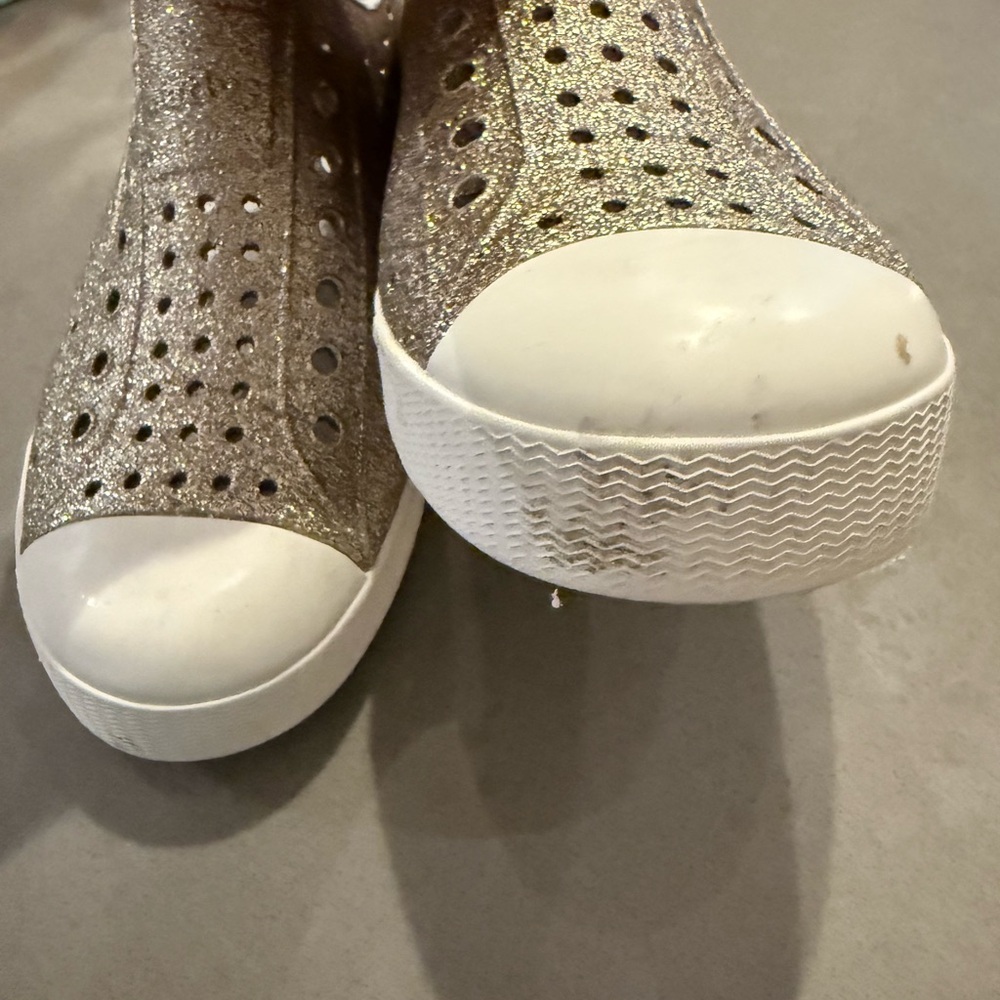 NATIVE Jefferson Bling Slip On l Glittery Silver Water EVA shoes J3 - Picture 4 of 9